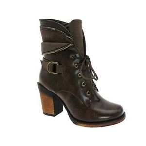 NWOT PIERRE DUMAS RAVEN BOOT
